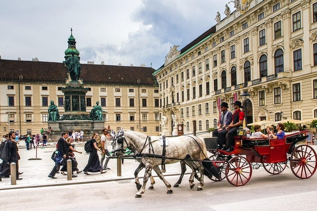 Die Hofburg Wien: Kaiserglanz, geheime Schätze und die Magie der Lipizzaner